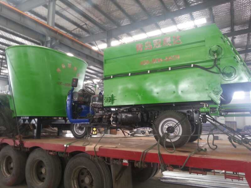  內蒙古某公司購買(mǎi)雙側撒料車(chē)